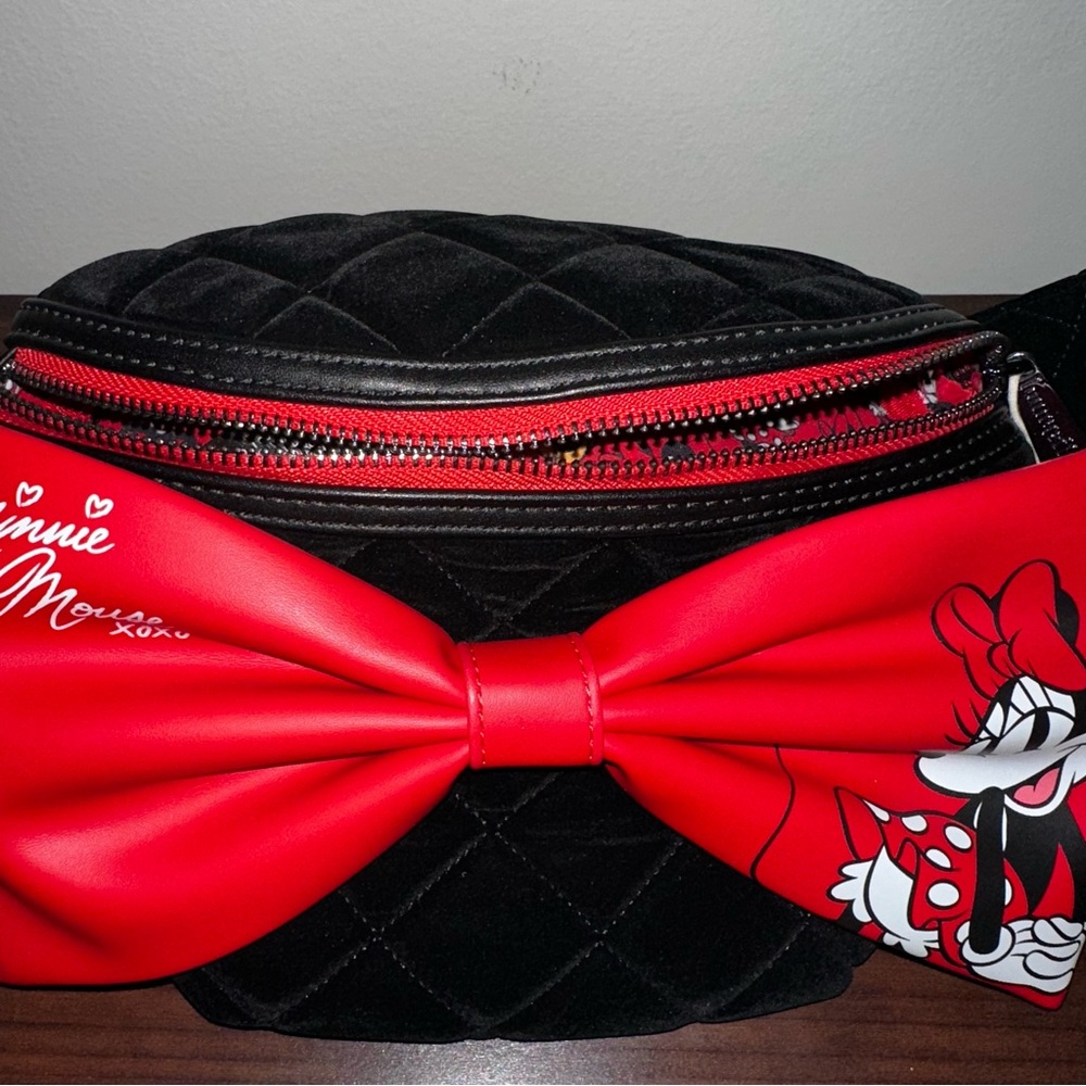 Disney Minnie Mouse Fanny Pack / Belt Bag Loungefly: NWT